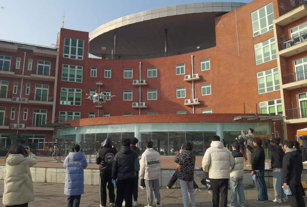 绵阳科技城新区无人机智慧配送成功首航(图1)